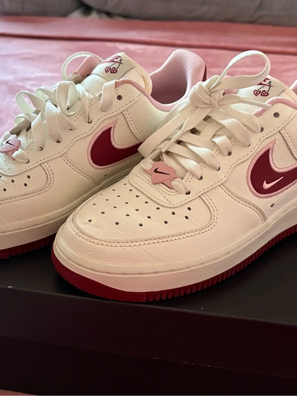 Nike Kids White and Pink Low-Top Sneakers with Maroon Swoosh